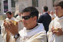 7-Canonization01_024-3